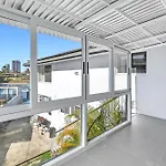 Riverside 4 Bedroom House Unit In Surfers Paradise