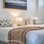 Burleigh Beach Abode With Beach View