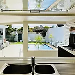 Reflections Broadbeach- Heated Pool! Complete Waterfront Entertainer With Huge Deck, Pool Table And Pontoon