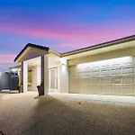 Charming Group Getaway - 9 Mins To Burleigh Beach