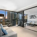Surfers Paradise Retreat Stunning Views 2-Br Haven