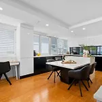 Absolute Beachfront Apartment 3B Pool Spa