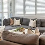 Absolute Beachfront Apartment 3B Pool Spa