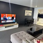 Beachview Surfers 2Bd Apartment Lux