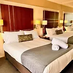 Beachside In Heart Of Surfers Paradise With Spa