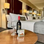 Beachside In Heart Of Surfers Paradise With Spa