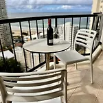 Beachside In Heart Of Surfers Paradise With Spa