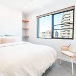 2Br Burleigh Beachside Apartment With Views With Pool