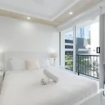 2Br Modern Surfers Paradise Apt