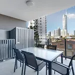 Stylish 2Br Getaway In Gold Coast