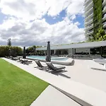 Luxe Oceanview Apartment In Palm Beach