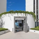 Luxe Oceanview Apartment In Palm Beach