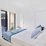Private Burleigh Retreat, Short Walk To Beach