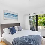 Private Burleigh Retreat, Short Walk To Beach