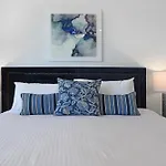 Breathtaking Ocean View & Beachside 3 Bedrooms Apartment