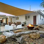 Jacuzzi Gardens - Spa - Fire Pit - Swings - Outdoor Kitchen - Bbq - Parking - Central Location