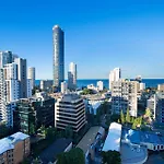 Spacious 3 Bedroom Apartment In Surfers Paradise