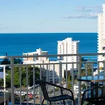 Spacious 3 Bedroom Apartment In Surfers Paradise