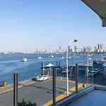Waterfront Stunning Antique 4Rms 7Beds Holidayhome