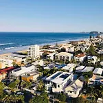 Beach Life - 3 Bedroom Duplex, 80 Steps To Mermaid Beach