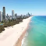 \'Dee-Ell Place\' A Beachside Entertainer\'S Dream
