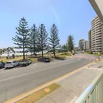 Bright And Chill Beachfront Apartment With Balcony
