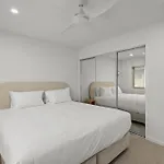 Sophisticated 2-Bed Steps Away From Bilinga Beach