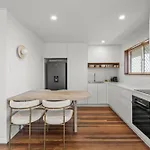 Sophisticated 2-Bed Steps Away From Bilinga Beach