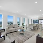 Beachfront 3-Bed With Ocean Views, Pool, Gym & Bbq