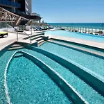 Beachfront 3-Bed With Ocean Views, Pool, Gym & Bbq