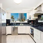 Surfers Central Escape - 450M To The Beach