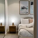 Deluxe Palm Beach Getaway