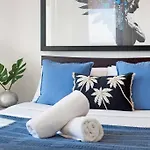 Park Views & Luxe Amenities In Broadbeach