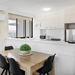 Surfers Paradise Absolute Beachfront With Views, High Level 1Br Apt - Ideal For Couples Or 2 Ppl Travelling Together