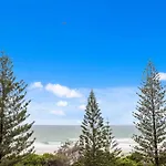 Iconic Burleigh Beachfront, 2 Bedroom Apartment