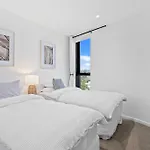 Palm Beach Luxury Apartment With Hinterland Views