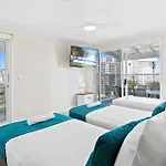 Oscar On Main 2B - Heart Of Main Beach Ocean Views