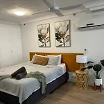 Unit 2 - Spectacular Sea Views In Surfers Paradise