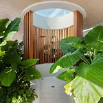 Luxurious 2Br 2Ba Oceanfront Apartment Kirra
