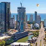 Broadbeach Beauty Walk To Beach & Free Parking