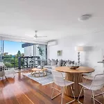Burleigh Beachfront Beauty 2 Bed Parking Wifi