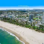 Burleigh Beachfront Beauty 2 Bed Parking Wifi