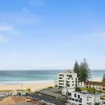Glorious Ocean Views 2-Bed Pool & Amenities
