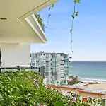 Glorious Ocean Views 2-Bed Pool & Amenities