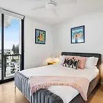 Glorious Ocean Views 2-Bed Pool & Amenities