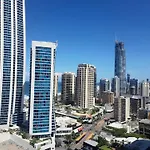 Self Contained Apartments At Chevron Renaissance - Privately Managed - Wow Stay