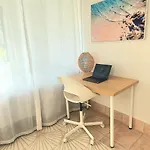 Entire Guest Suite - Beach Is 1 And Half Km - Pets Welcome