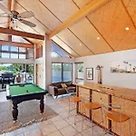 Stunning 5-Bedroom Oceanview Retreat In Tugun