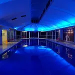 Spacious 2 Bedroom Apartment In Chevron Renaissance - Coasthm