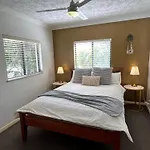 Stylish Beachside 1Br Apartment